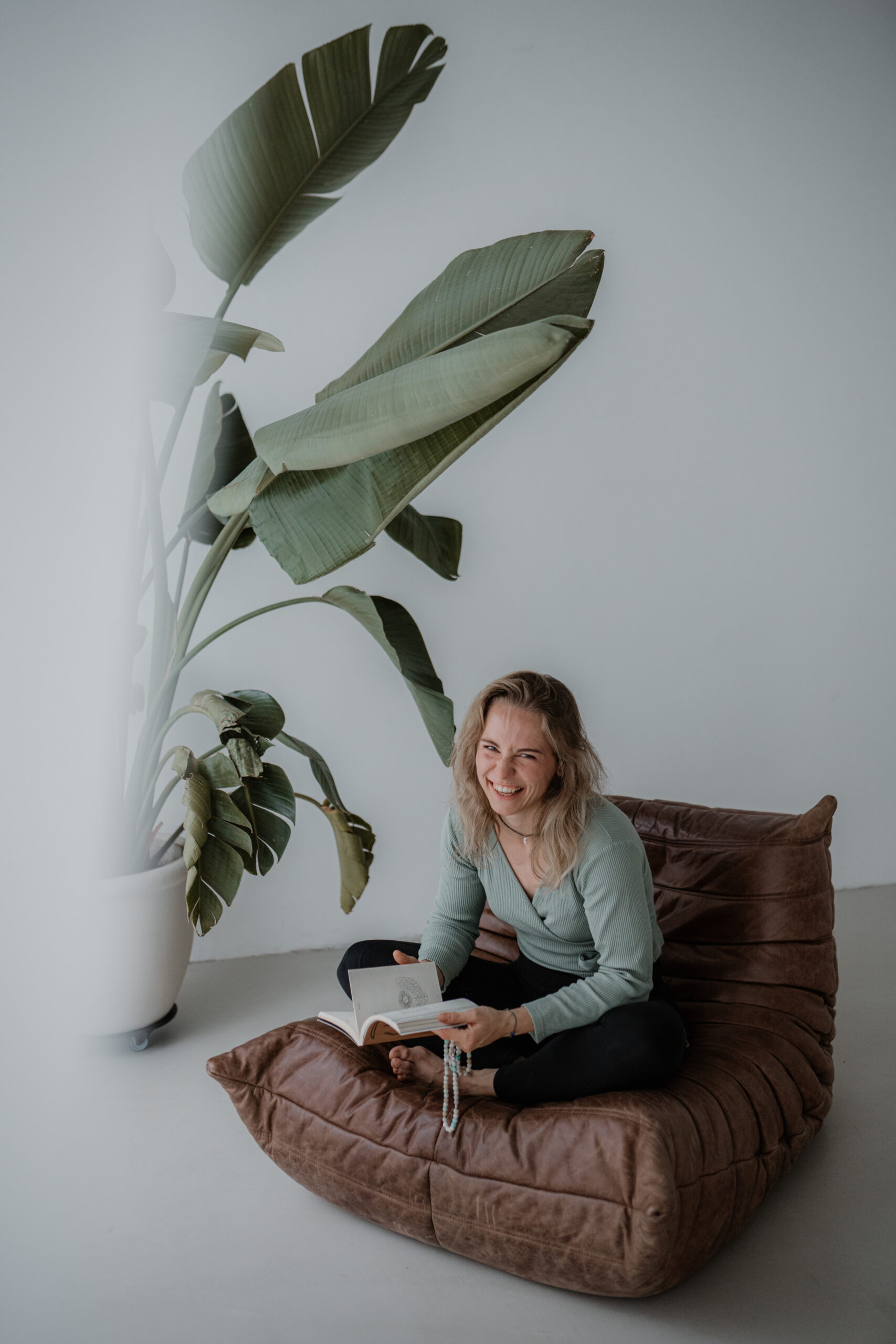 Leonie Liekefett - M.Sc. Psychologin, Yogalehrerin, Beraterin und systemische Coachin.